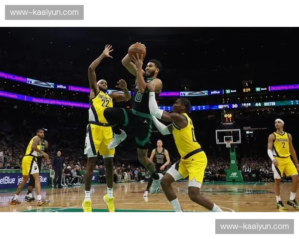 NBA常规赛节奏变化节点：攻防转换速度决定比赛势头